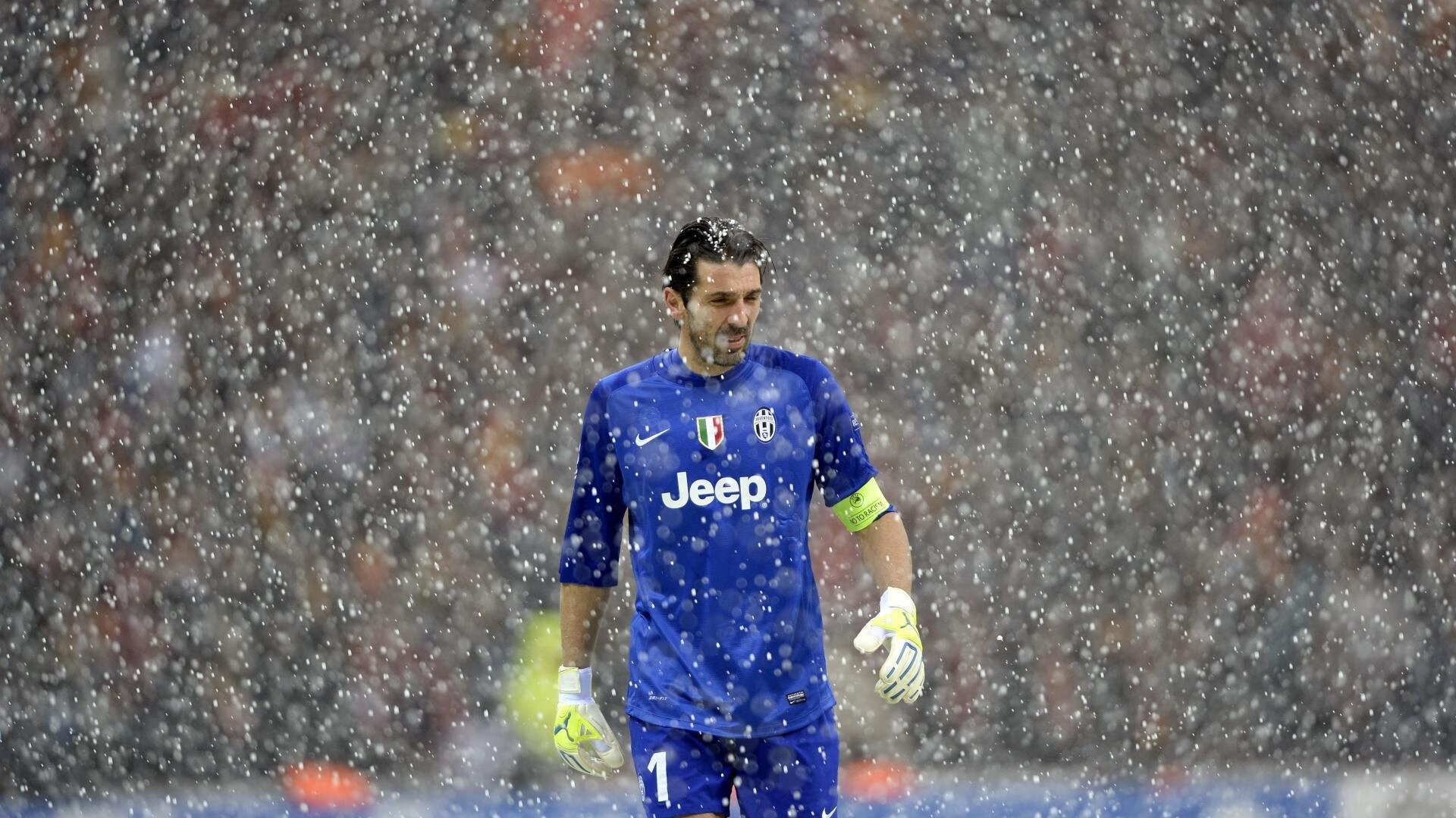 开云网址-极限飞盘和水上漂流跨界比赛，运动方式的创新融合，极限飞盘的比赛在国际上大的赛事